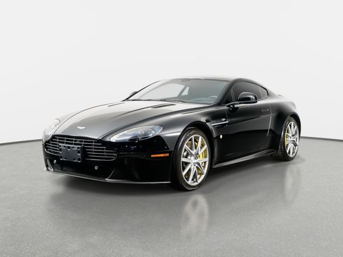 Used 2015 Aston Martin V8 Vantage GT RWD image 20