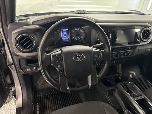 Used 2017 Toyota Tacoma TRD Sport image 16
