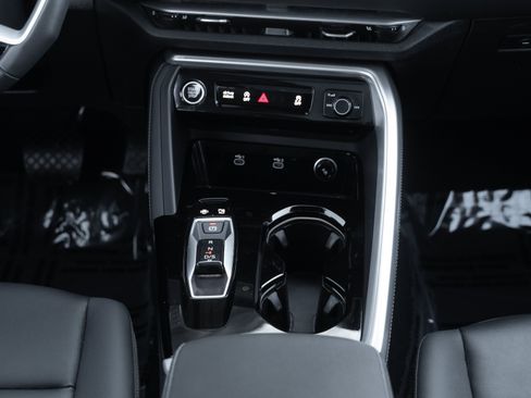 Certified 2025 Audi Q5 Premium w/ Convenience Package AWD/4WD image 17