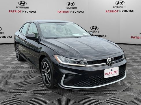 Used 2025 Volkswagen Jetta SE FWD image 1