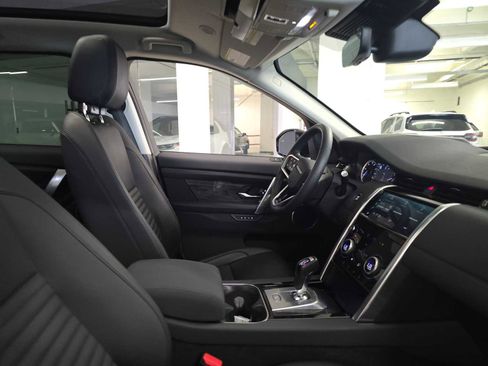 Used 2023 Land Rover Discovery Sport SE image 10