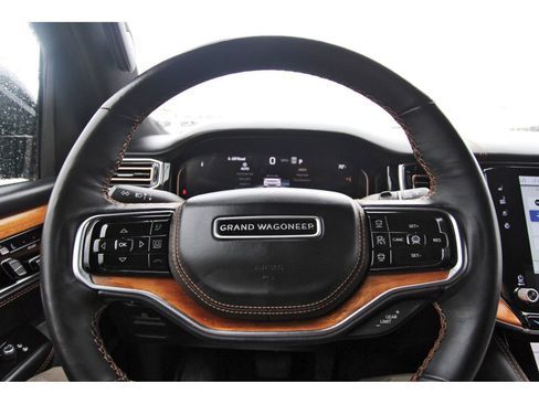 Used 2024 Jeep Grand Wagoneer L Series III AWD/4WD image 16