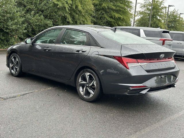 Used 2021 Hyundai Elantra SEL w/ Convenience + Premium Package FWD image 4