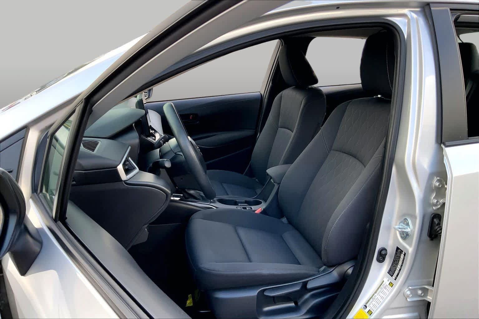 Used 2025 Toyota Corolla LE FWD image 8