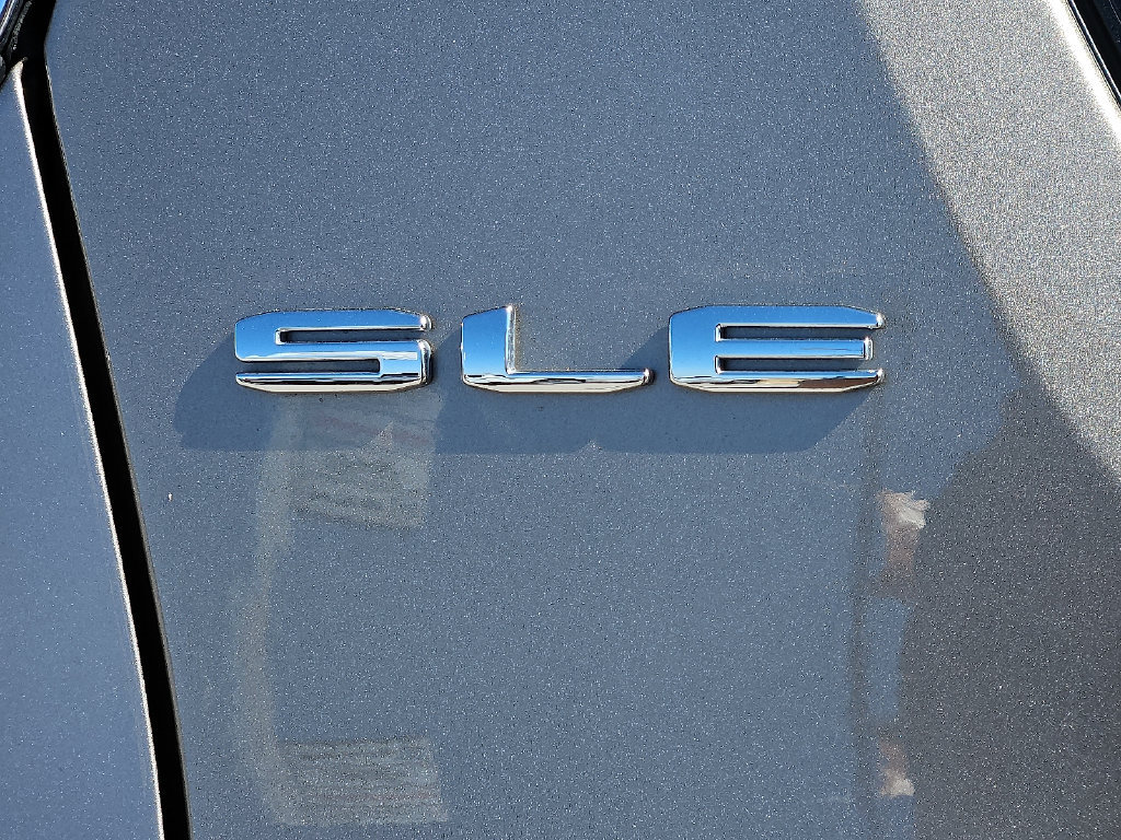 Used 2022 GMC Acadia SLE w/ Driver Convenience Package FWD image 15