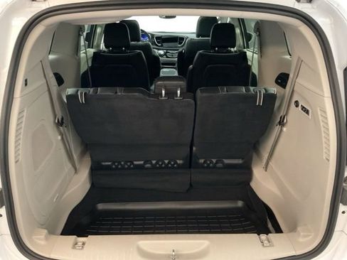 Used 2022 Chrysler Pacifica Limited image 34