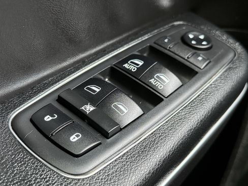 Used 2018 Chrysler 300 Touring w/ Sport Appearance Package image 22