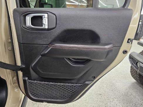 Used 2022 Jeep Gladiator Rubicon w/ Cold Weather Group image 31