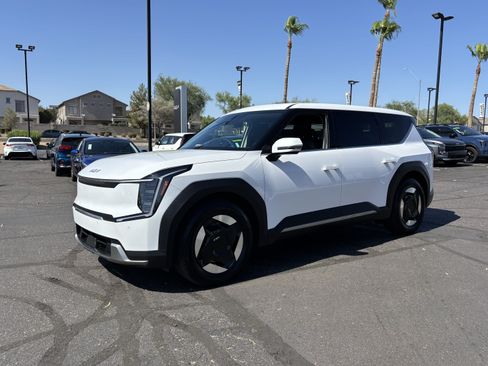 Certified 2026 Kia EV9 Light RWD image 6