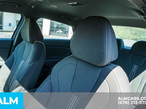 Used 2023 Hyundai Elantra SEL w/ Convenience Package FWD image 18