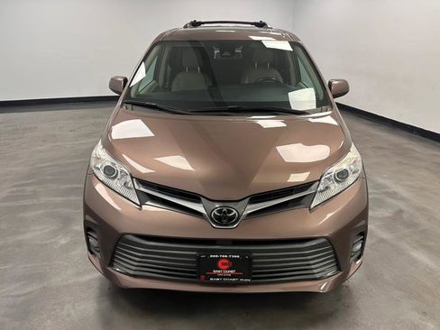Used 2018 Toyota Sienna XLE w/ XLE Navigation Package image 6