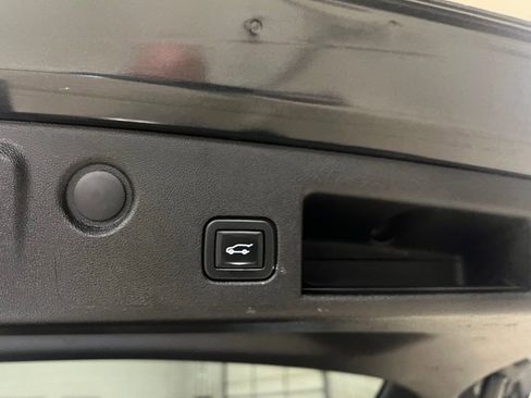 Used 2021 Chevrolet Equinox LT image 39