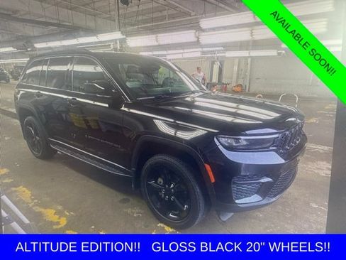 Used 2025 Jeep Grand Cherokee Altitude AWD/4WD image 1