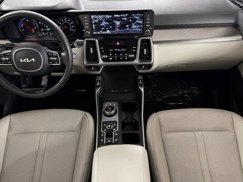 Used 2023 Kia Sorento EX AWD/4WD image 3