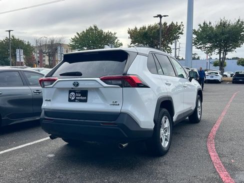 Used 2021 Toyota RAV4 LE AWD/4WD image 5