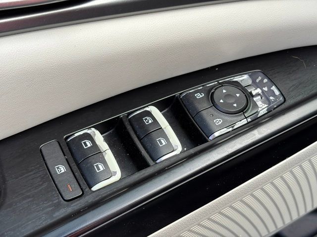 Used 2023 Kia Carnival LX FWD image 24