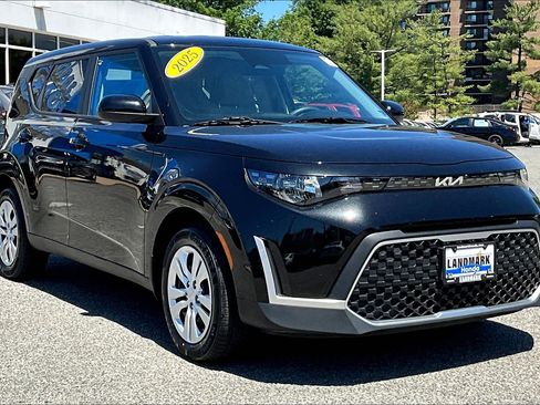 Used 2025 Kia Soul LX FWD image 11