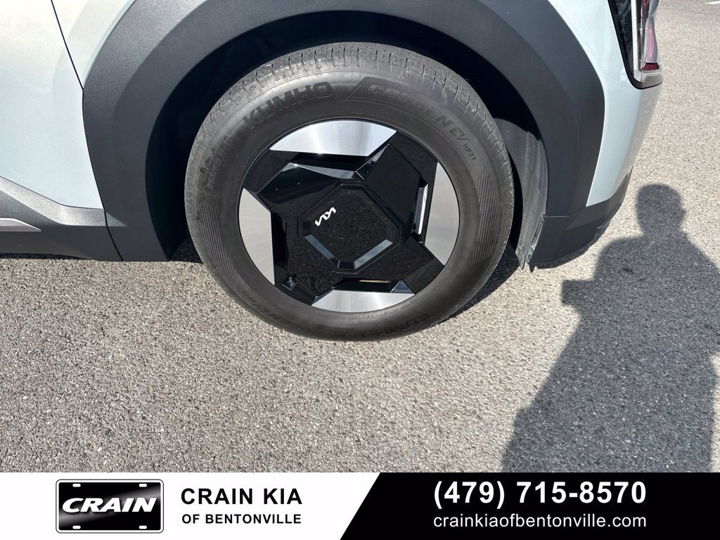 Certified 2024 Kia EV9 Light Long Range RWD image 8