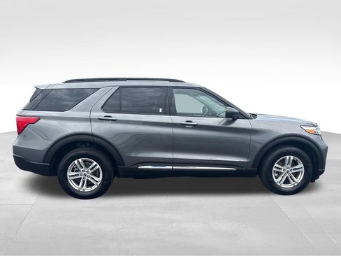 Used 2024 Ford Explorer XLT w/ Equipment Group 202A AWD/4WD image 6