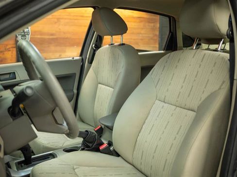 Used 2011 Ford Focus SE image 10
