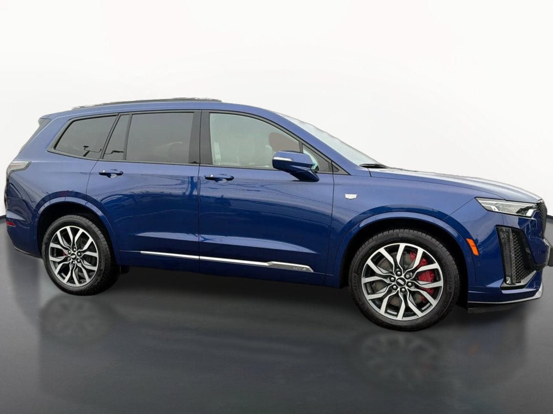 Certified 2025 Cadillac XT6 Sport w/ Platinum Package AWD/4WD image 4