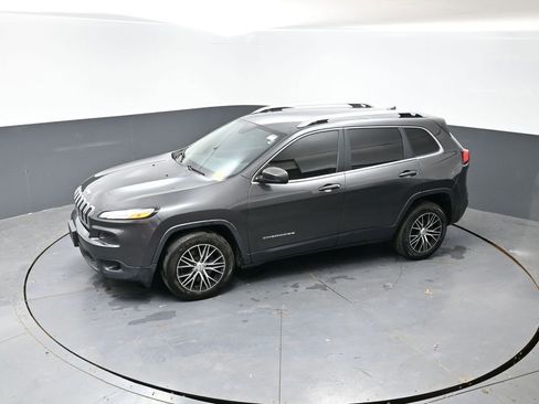 Used 2016 Jeep Cherokee Latitude image 16