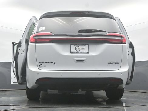 Used 2025 Chrysler Pacifica Limited FWD image 69