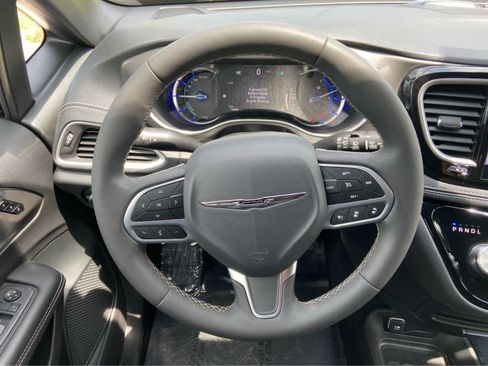 Used 2025 Chrysler Pacifica Select FWD image 20