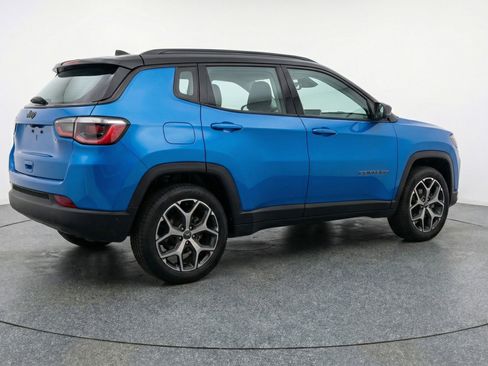 Used 2025 Jeep Compass Limited AWD/4WD image 9