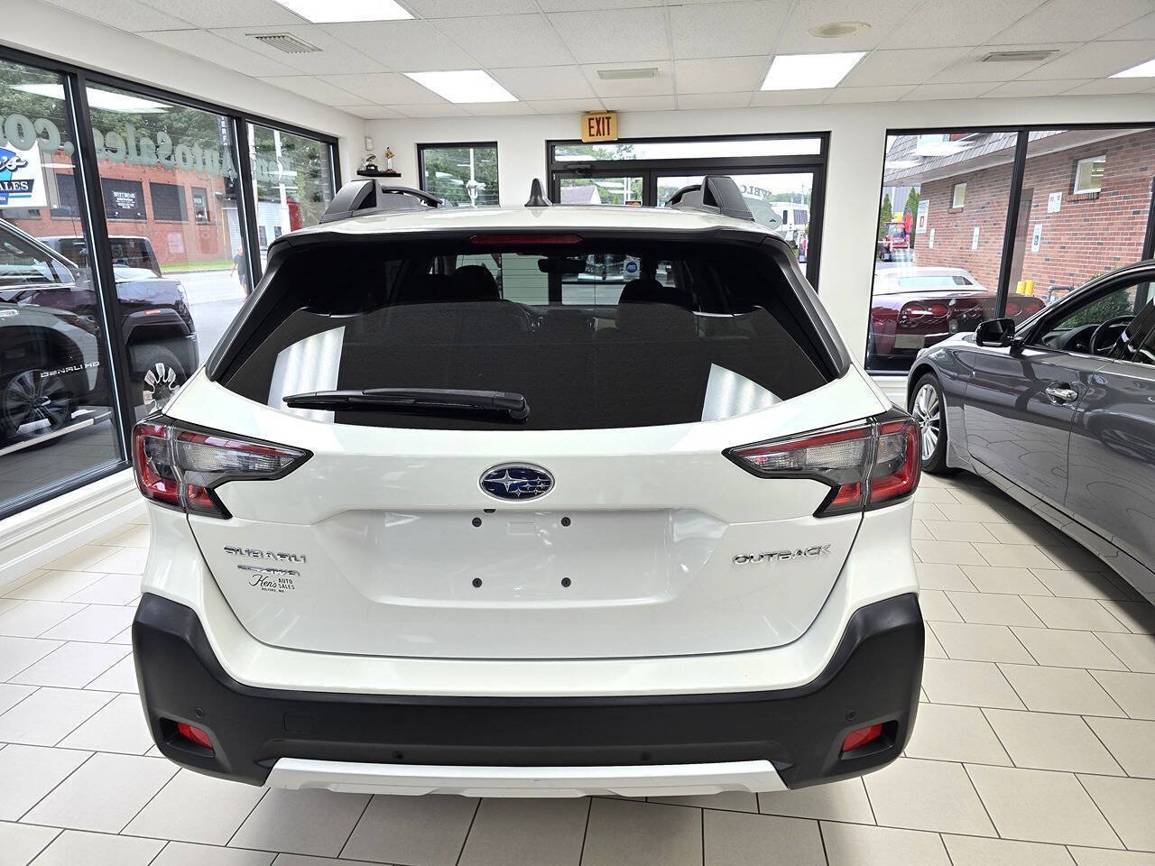 Used 2023 Subaru Outback Limited AWD/4WD image 13