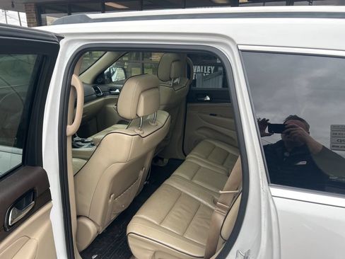 Used 2019 Jeep Grand Cherokee Overland AWD/4WD image 12