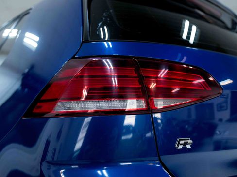 Used 2018 Volkswagen Golf R 4-Door image 26