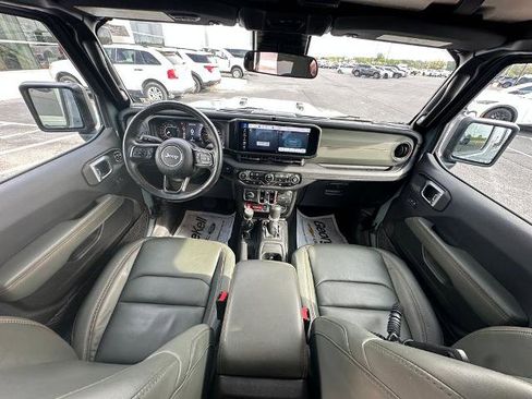 Used 2024 Jeep Gladiator Mojave w/ Convenience Group image 5