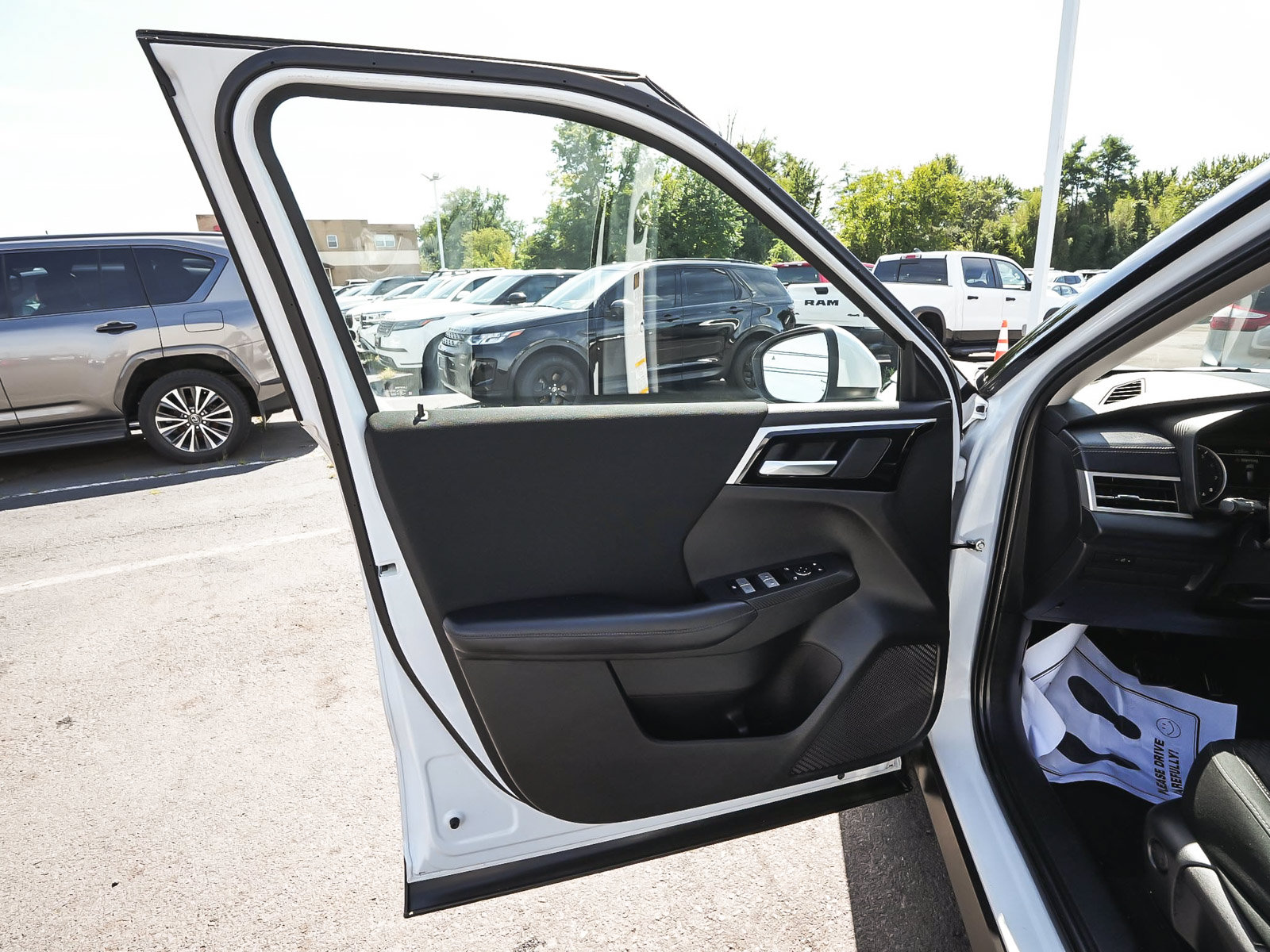 Used 2023 Mitsubishi Outlander ES AWD/4WD image 11