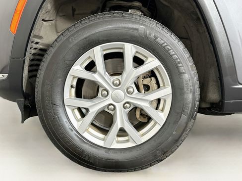 Used 2023 Jeep Grand Cherokee L Limited AWD/4WD image 11