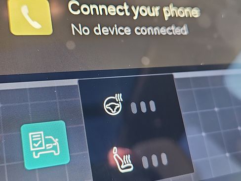 Used 2025 Volvo XC40 B5 Ultra w/ Climate Package image 13