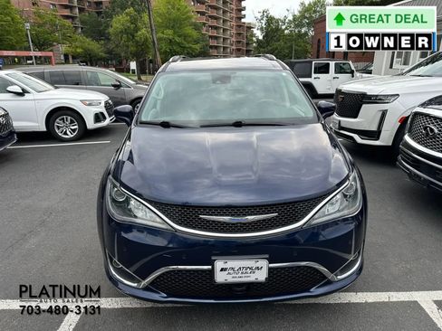 Used 2018 Chrysler Pacifica Touring-L Plus w/ Advanced Safetytec Group FWD image 4