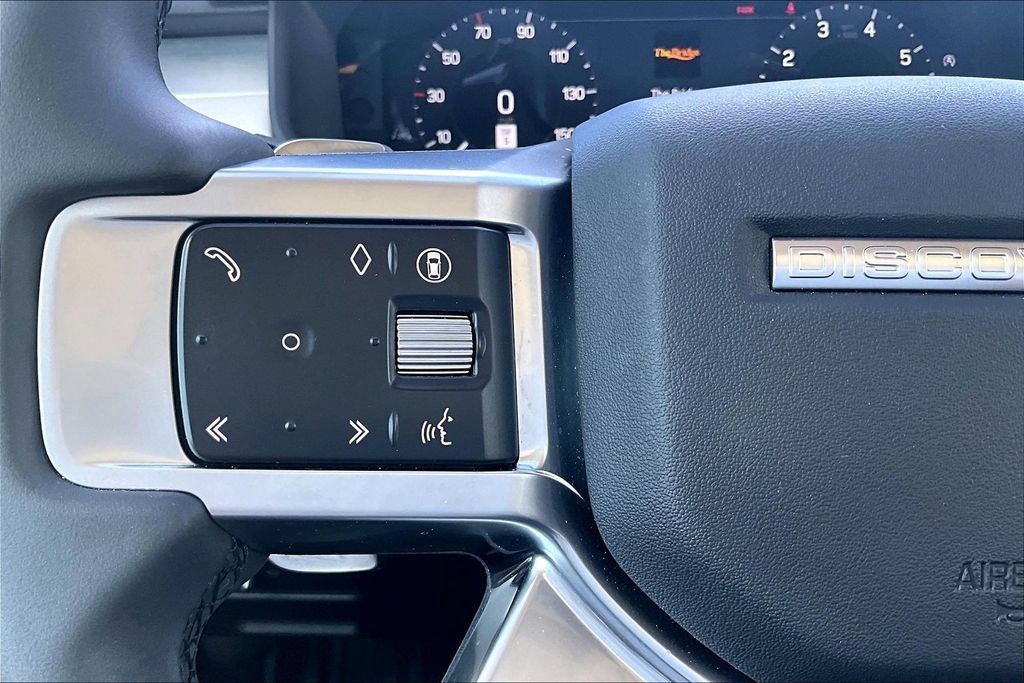 Certified 2026 Land Rover Discovery Limited Edition AWD/4WD image 19