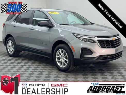 Used 2024 Chevrolet Equinox LS w/ LS Convenience Package AWD/4WD image 1