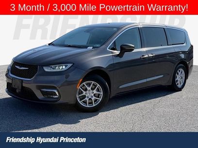 Used 2023 Chrysler Pacifica Touring-L