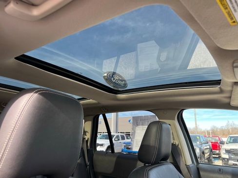 Used 2010 Ford Edge SEL image 11