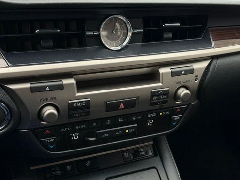 Used 2017 Lexus ES 350 w/ Premium Package image 30