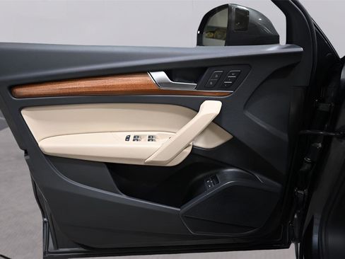 Used 2022 Audi Q5 e Premium image 9