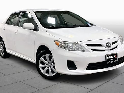 Used 2012 Toyota Corolla LE image 2