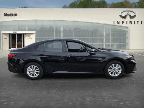 Used 2025 Toyota Camry LE image 3