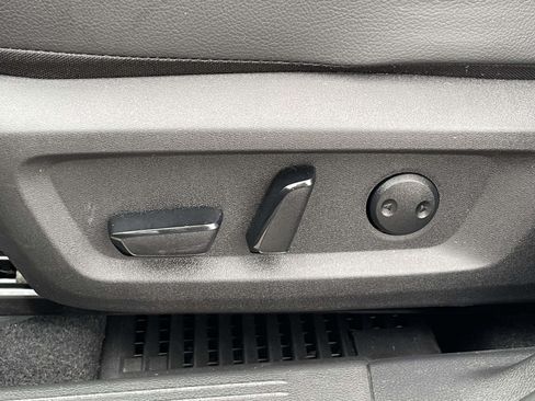 Used 2024 Nissan Rogue SL AWD/4WD image 16