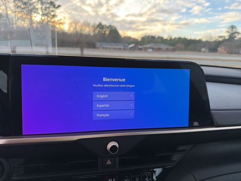 Used 2023 Toyota Crown Limited image 15