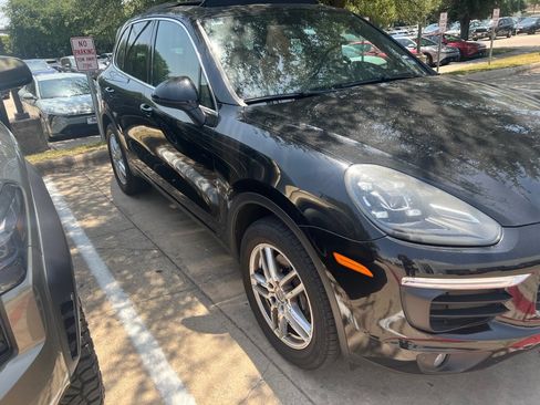 Used 2016 Porsche Cayenne AWD/4WD image 4