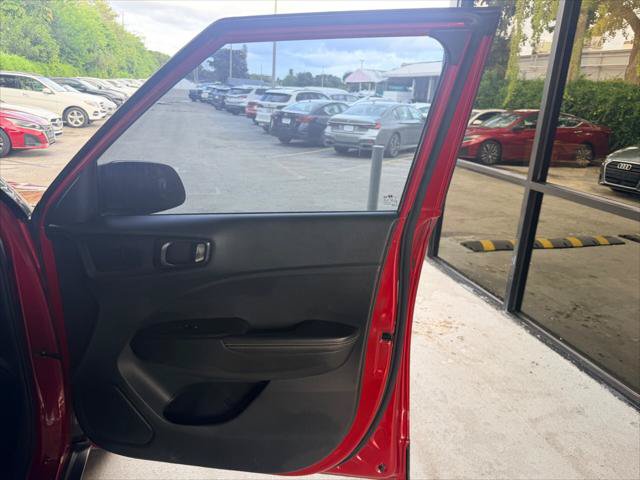 Used 2022 Hyundai Venue Limited w/ Cargo Package FWD image 13