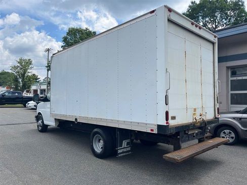 Used 2016 Chevrolet Express 3500 Extended RWD image 2